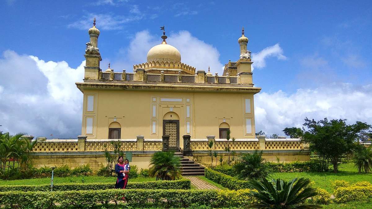 Raja’s Tomb (Gaddige)